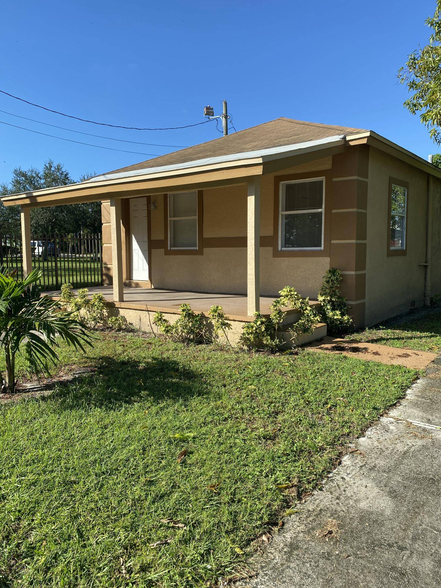 Fort Pierce, FL 34950,529 N 13th ST