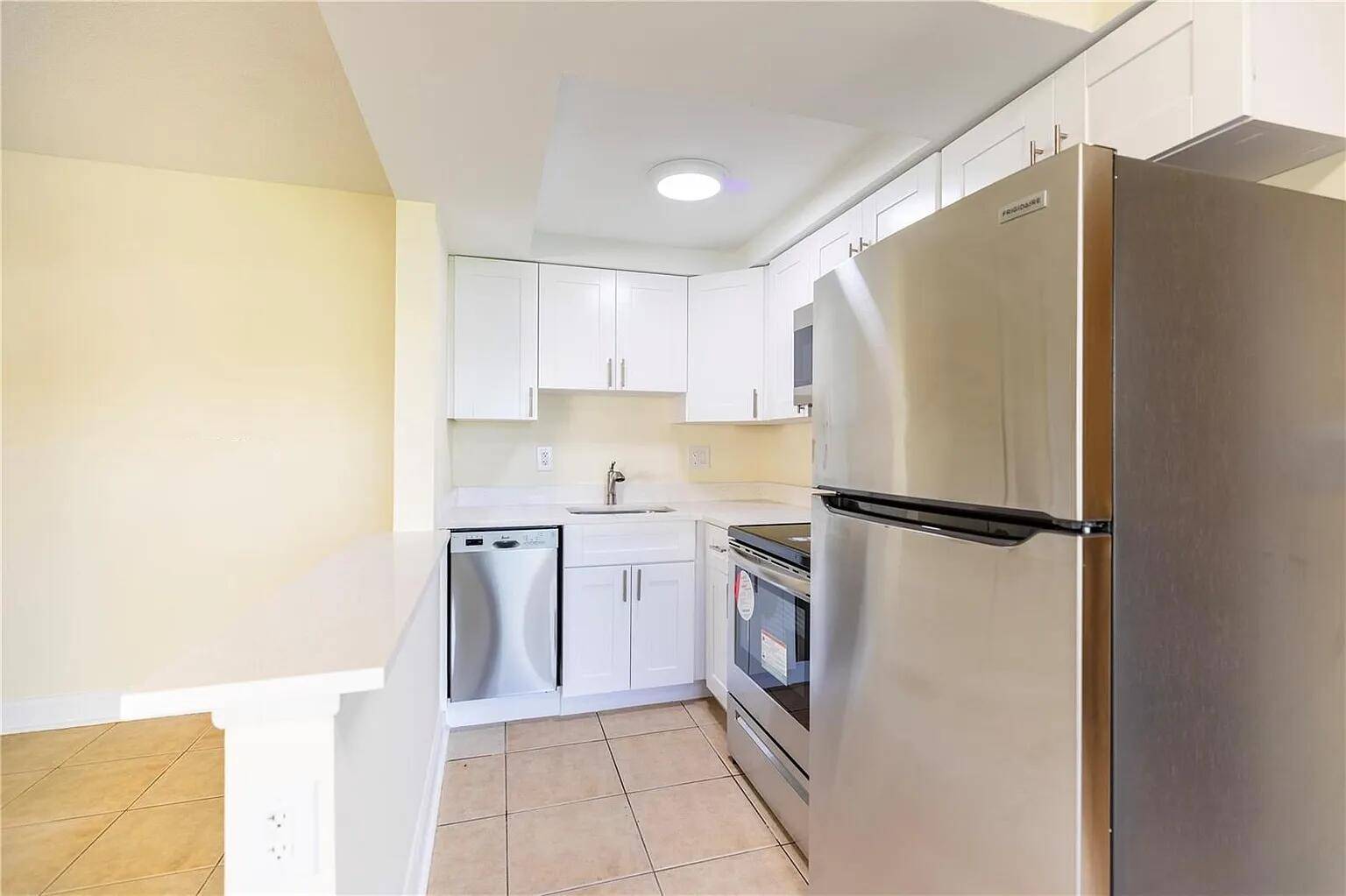 Pompano Beach, FL 33060,391 SE 19th AVE 10