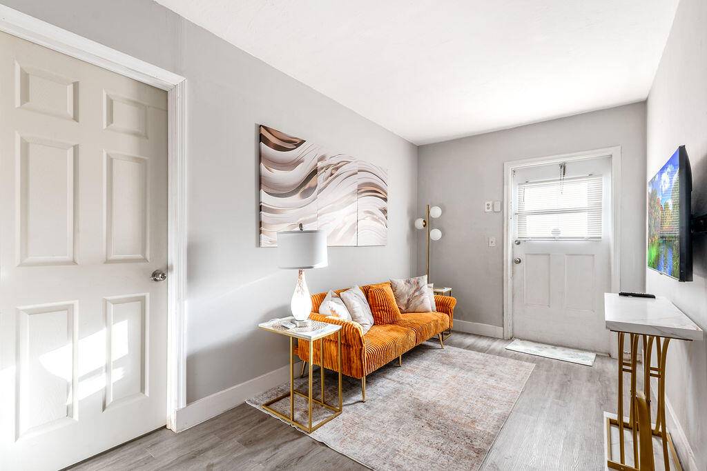 Hollywood, FL 33020,1826 Sherman ST 9