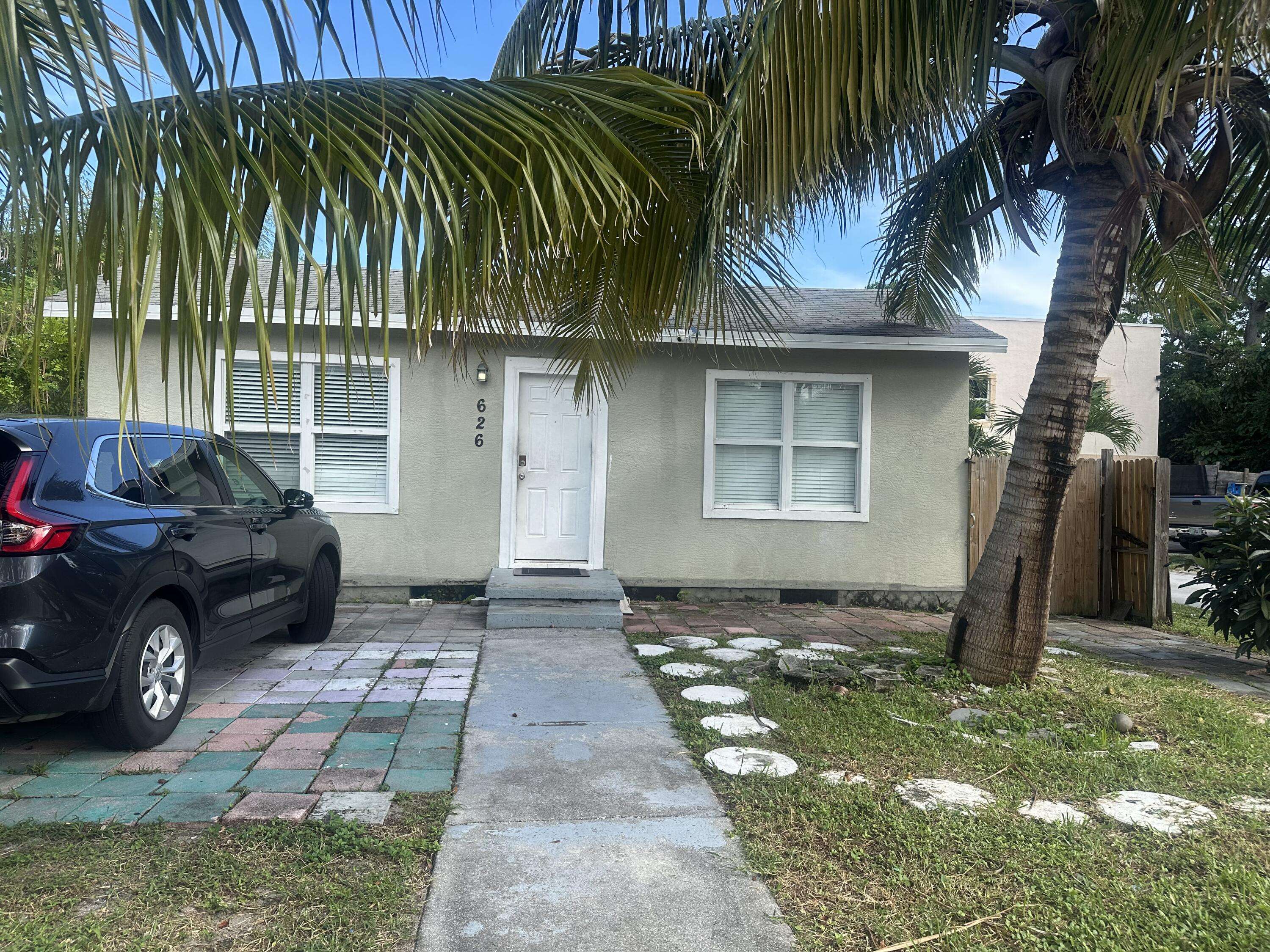 Lake Worth Beach, FL 33460,626 S Pine ST