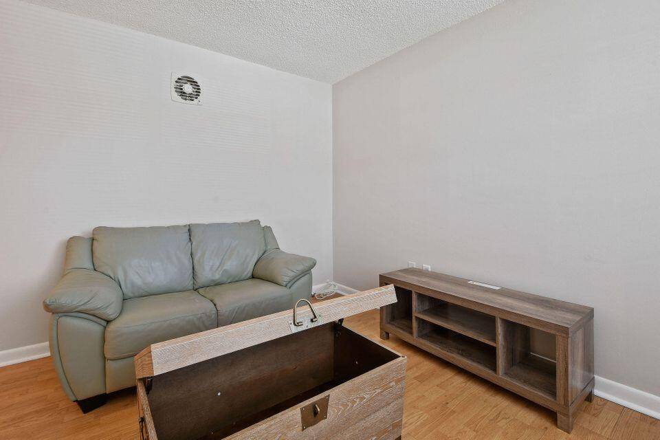 Stuart, FL 34996,333 SE Martin AVE 2-1