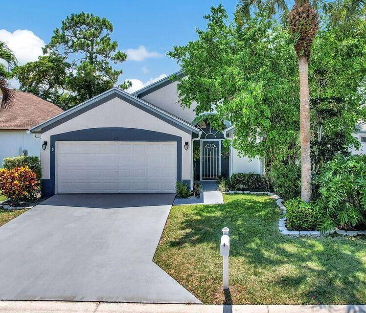 Greenacres, FL 33413,412 Trotters LN