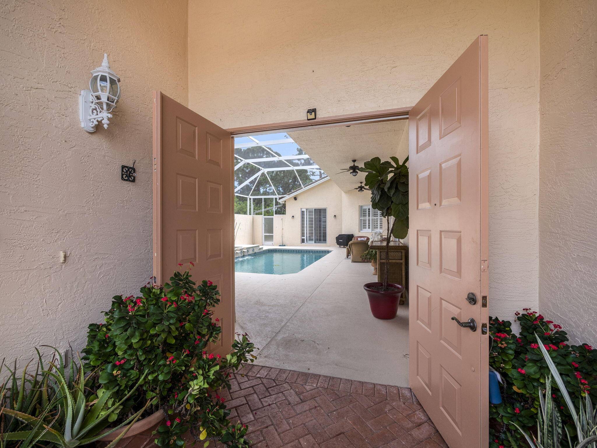 Port Saint Lucie, FL 34986,658 SW Little Talbot CT