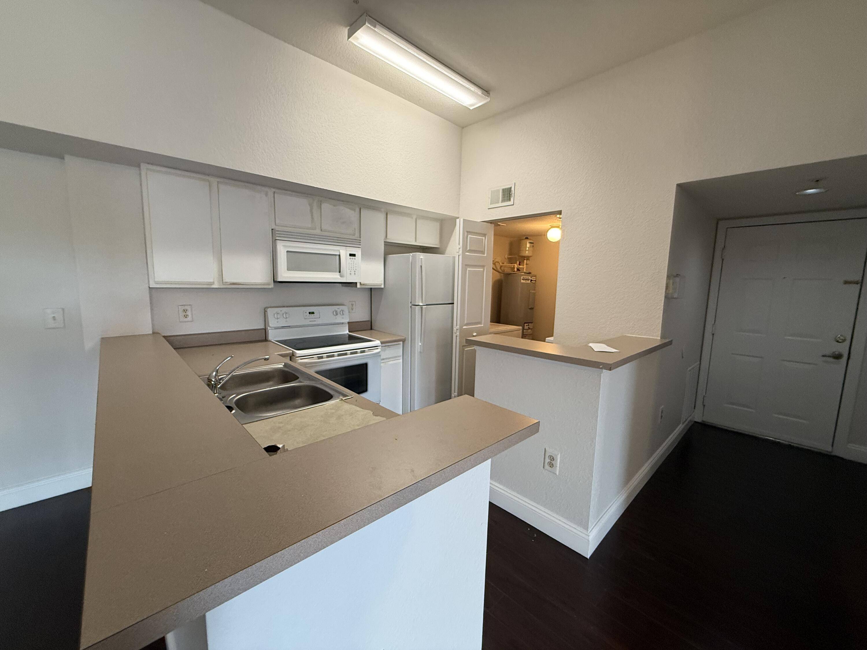 Port Saint Lucie, FL 34986,171 SW Palm DR 303