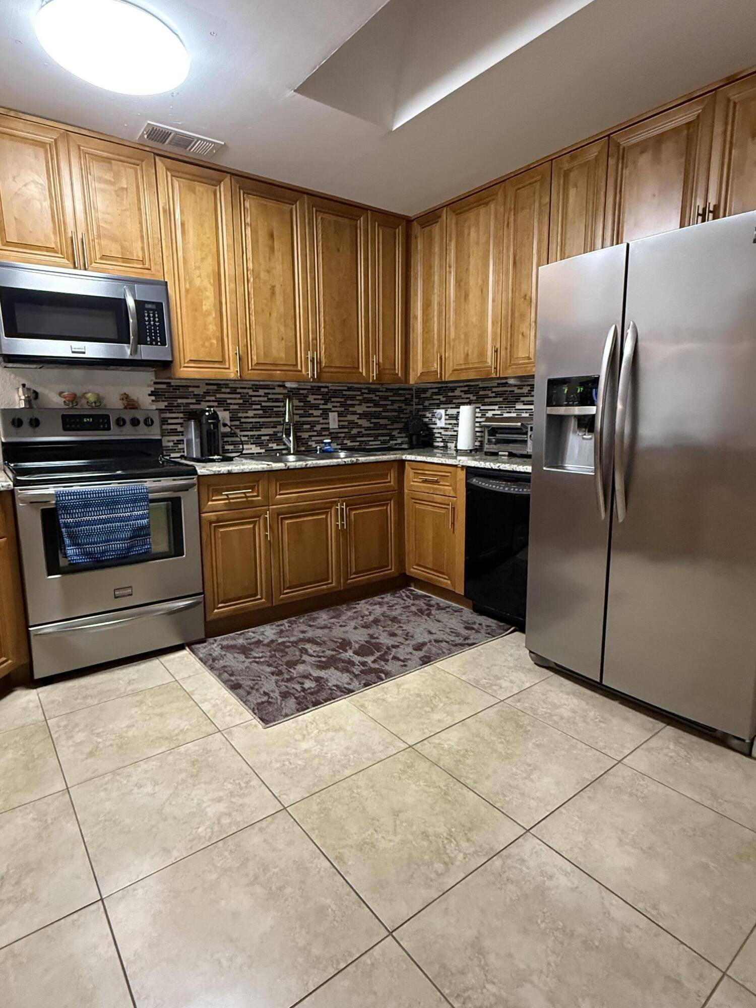 Royal Palm Beach, FL 33411,242 Par DR