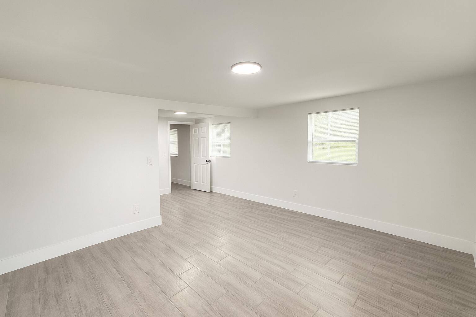 Vero Beach, FL 32962,930 SW 10th CT