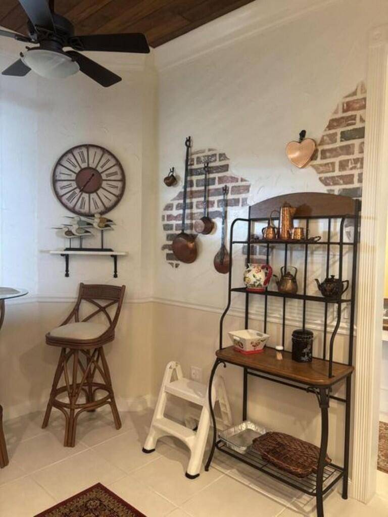 Fort Pierce, FL 34949,22 W Harbour Isle DR 201