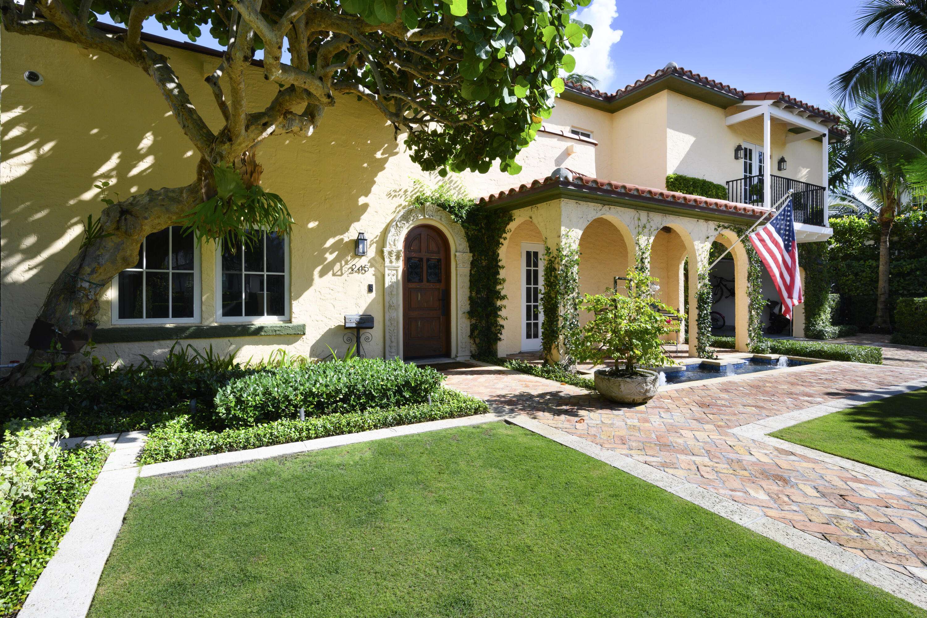 West Palm Beach, FL 33405,245 Murray RD