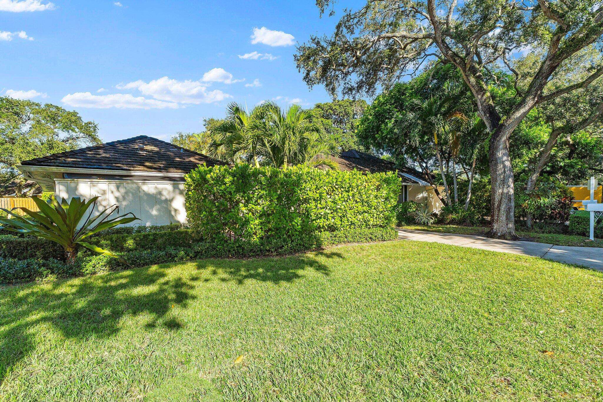 North Palm Beach, FL 33408,11373 E Twelve Oaks WAY