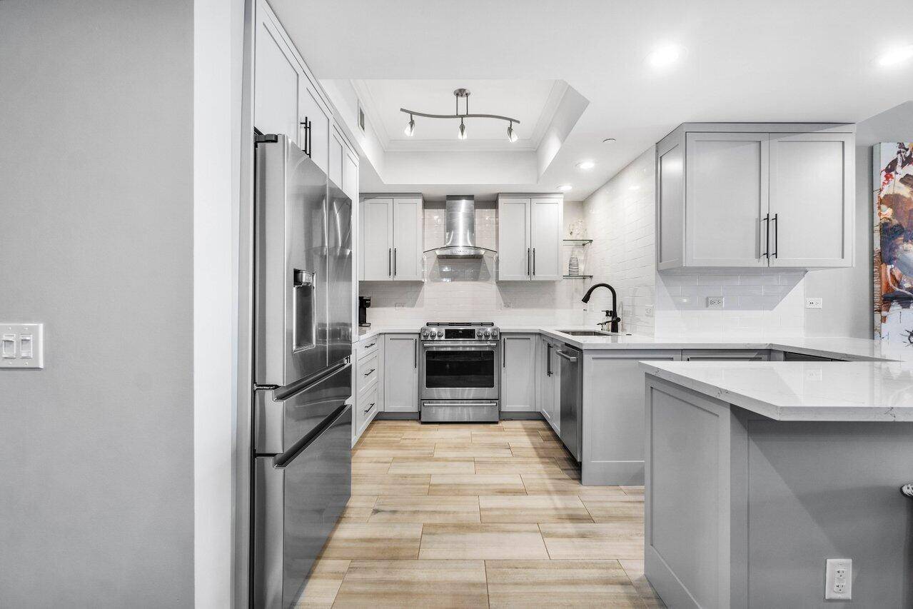 Riviera Beach, FL 33404,2650 Lake Shore DR 201