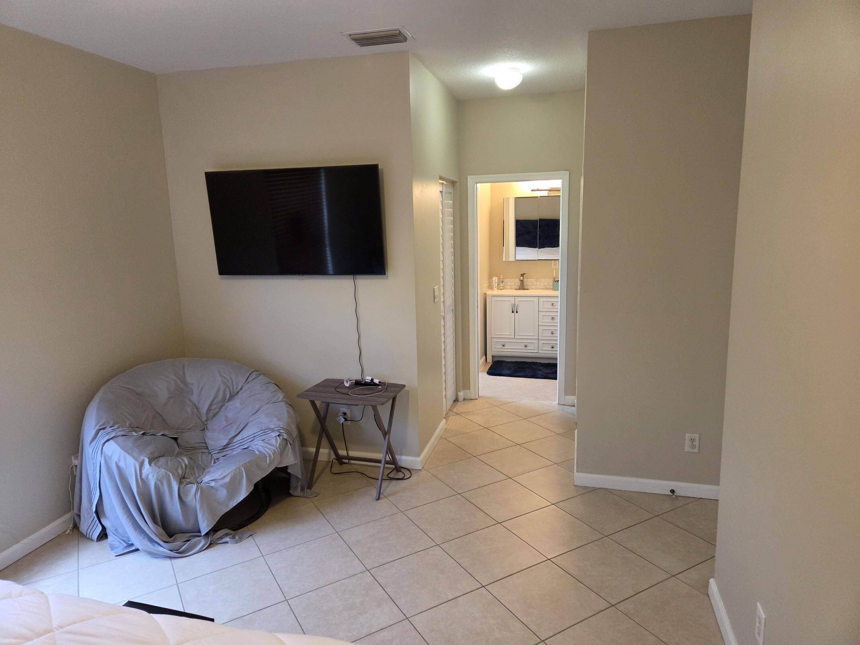 Lake Worth Beach, FL 33460,731 S J ST