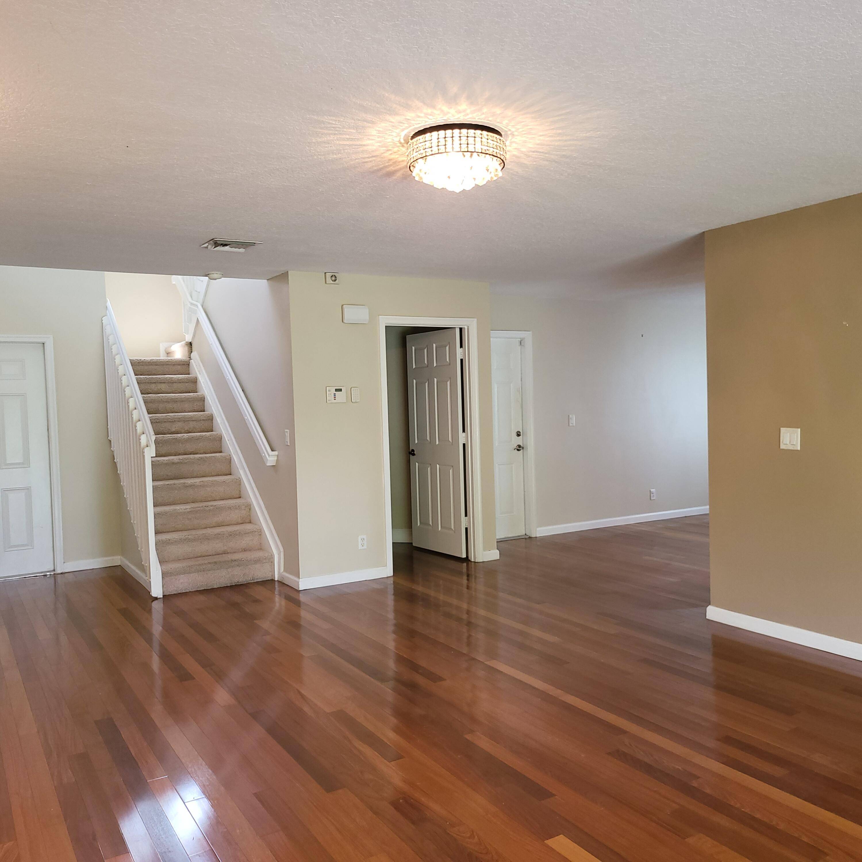 West Palm Beach, FL 33413,509 Alejandro LN