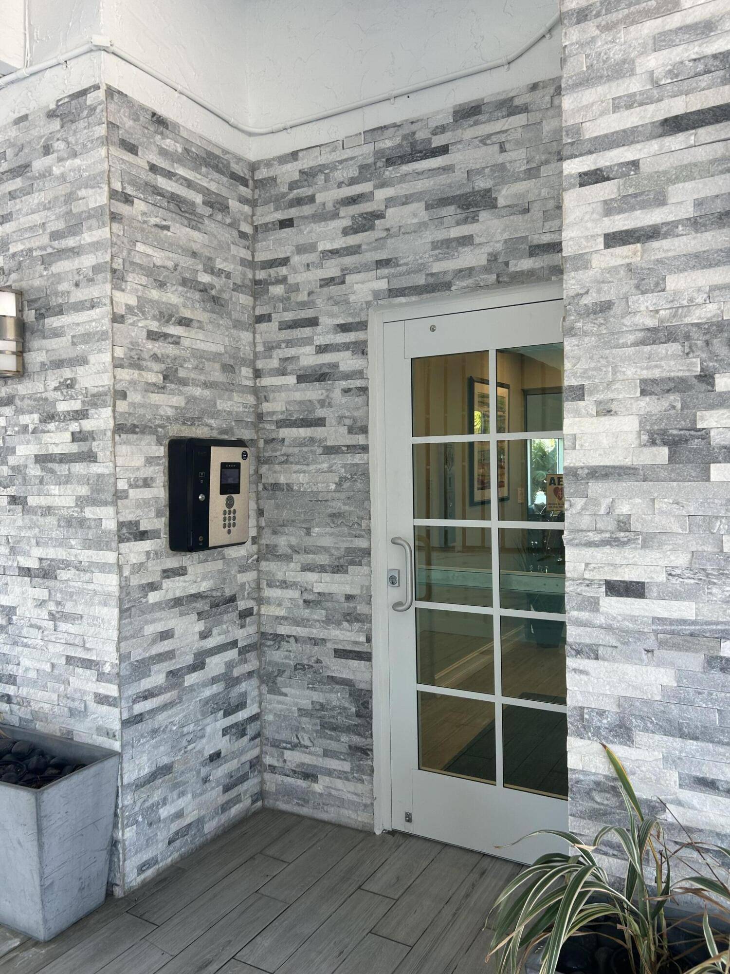 Fort Lauderdale, FL 33304,720 Bayshore DR 201