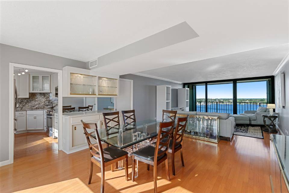 North Palm Beach, FL 33408,136 Lakeshore DR Ph10