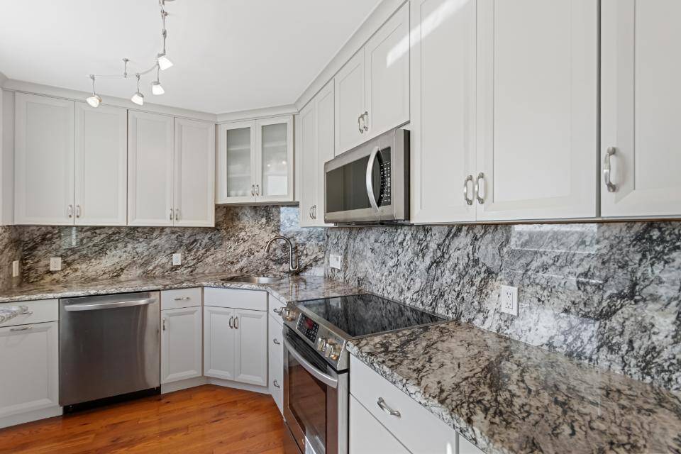 North Palm Beach, FL 33408,136 Lakeshore DR Ph10