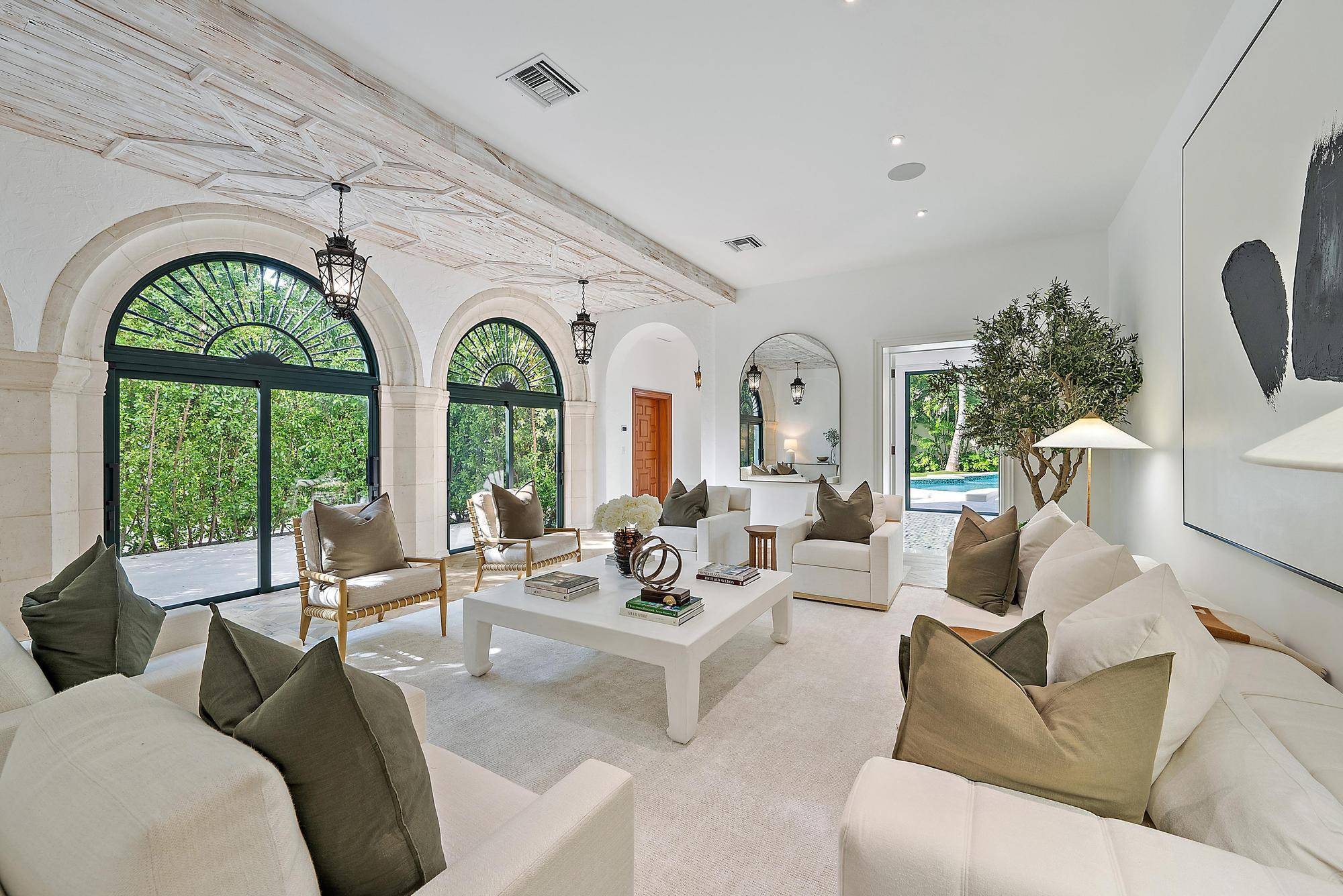 Palm Beach, FL 33480,206 Phipps Plaza