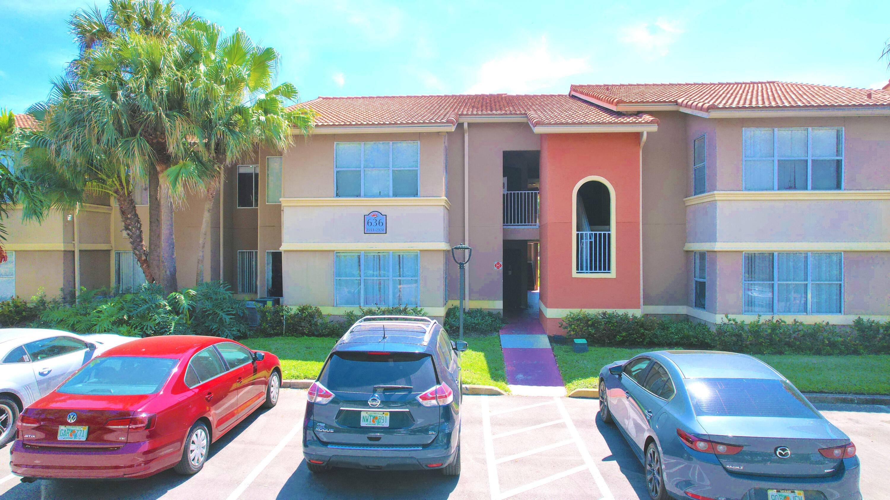 Deerfield Beach, FL 33441,927 Siesta Key BLVD