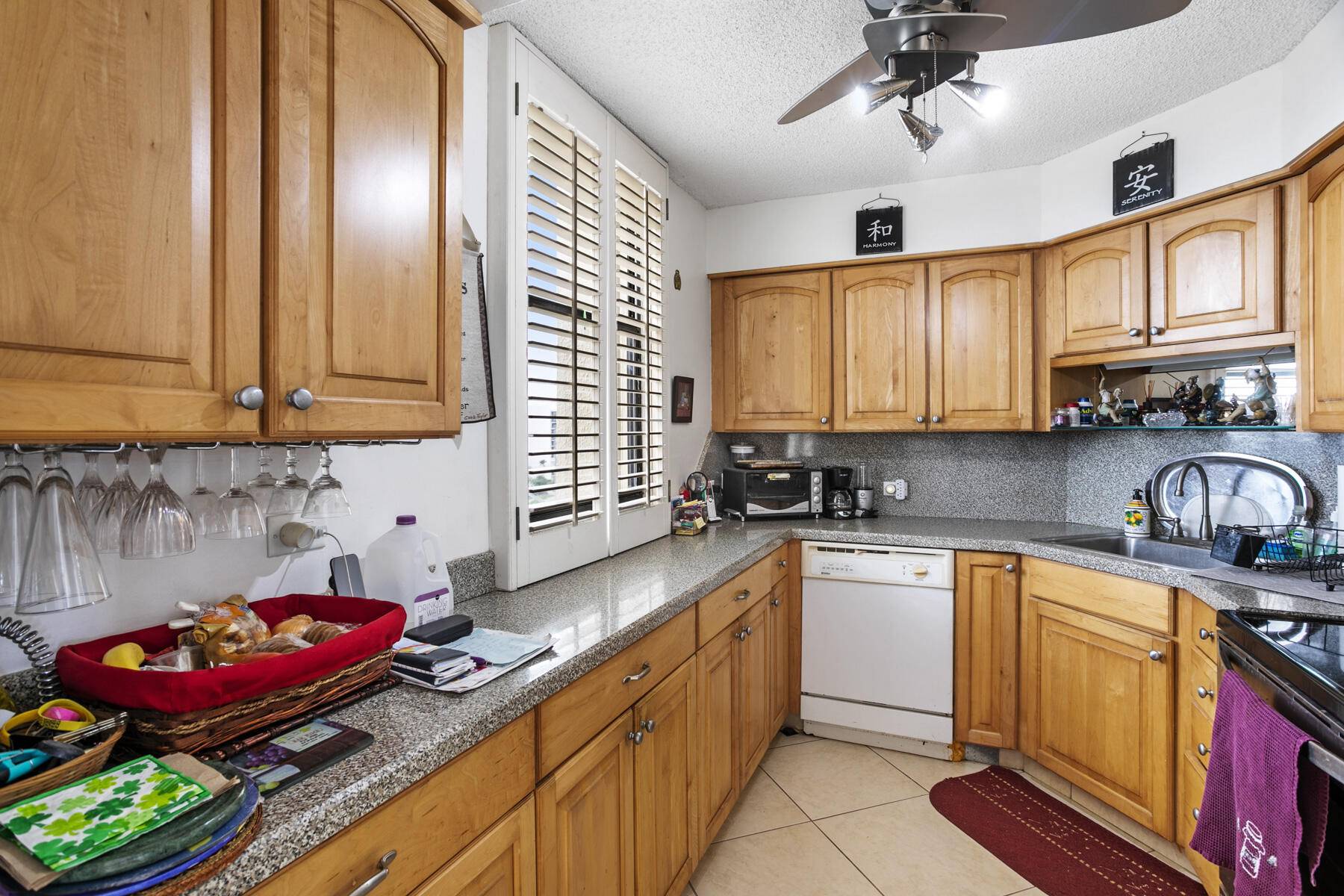 North Palm Beach, FL 33408,136 Lakeshore DR 1010