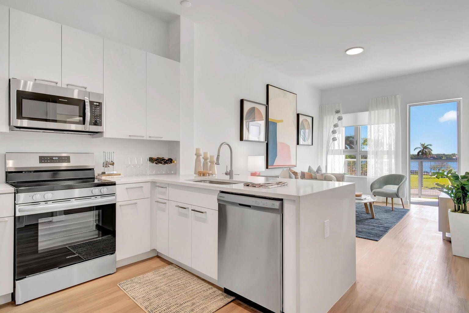 West Palm Beach, FL 33407,2121 Broward AVE 224