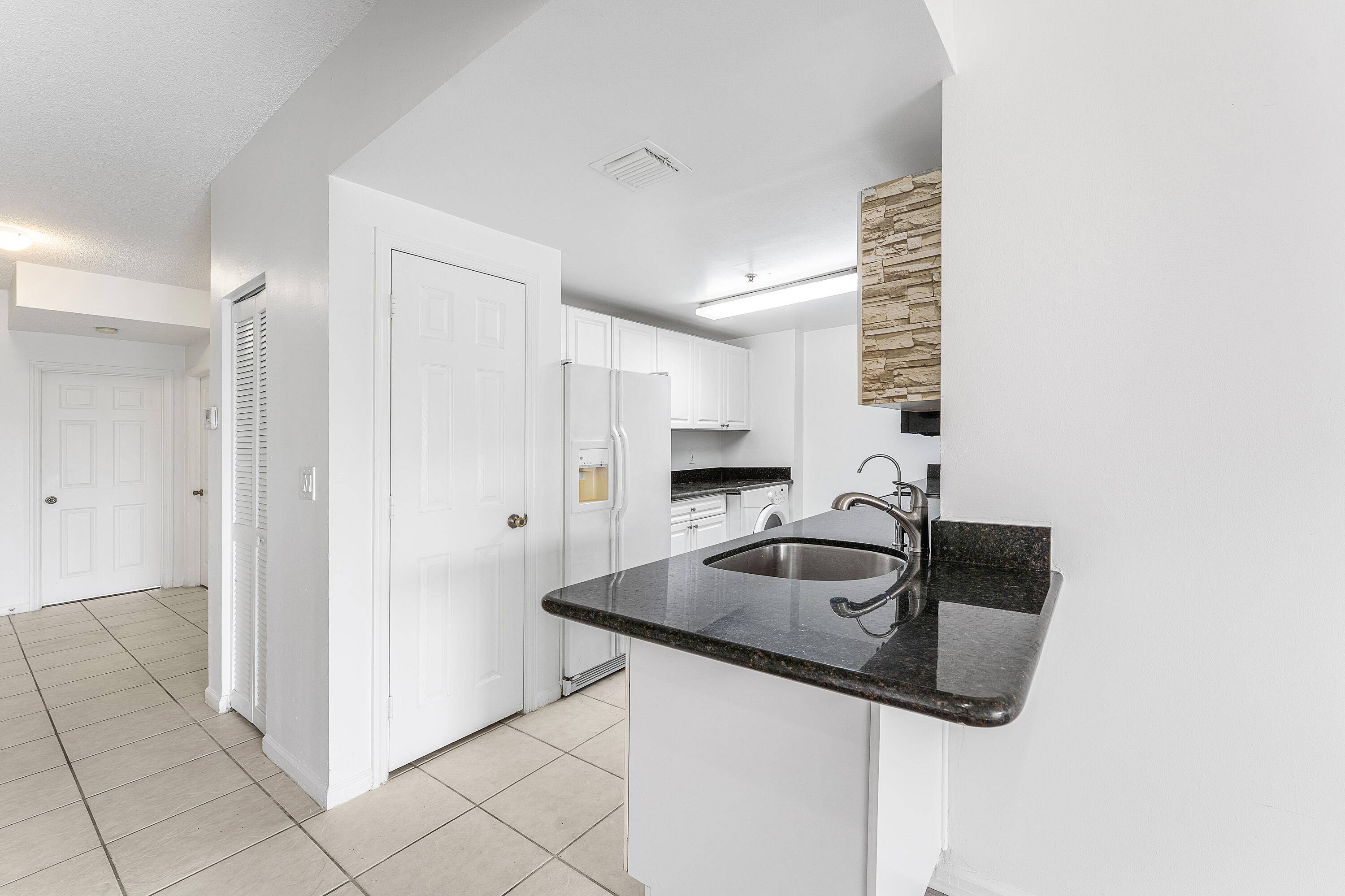 Wellington, FL 33414,2100 Greenview Shores BLVD 523