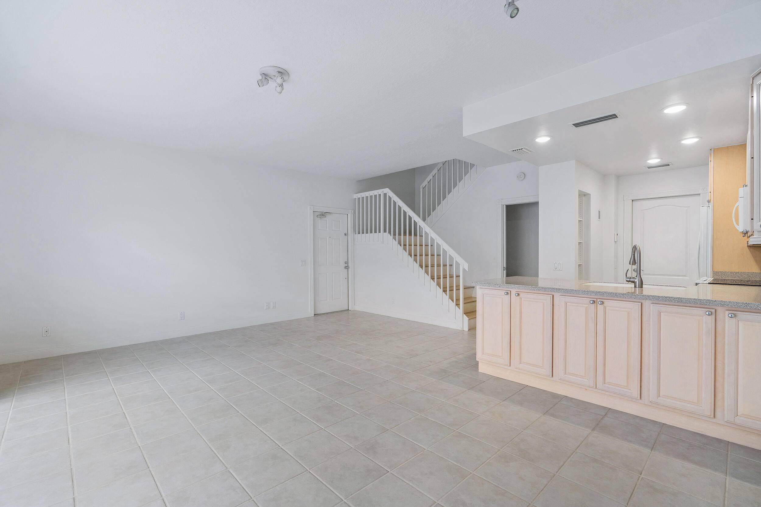 Tequesta, FL 33469,3 Oakland CT