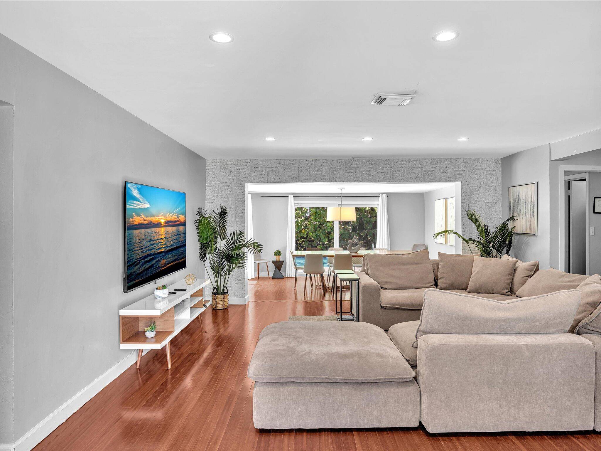 Fort Lauderdale, FL 33305,1786 NE 21st ST