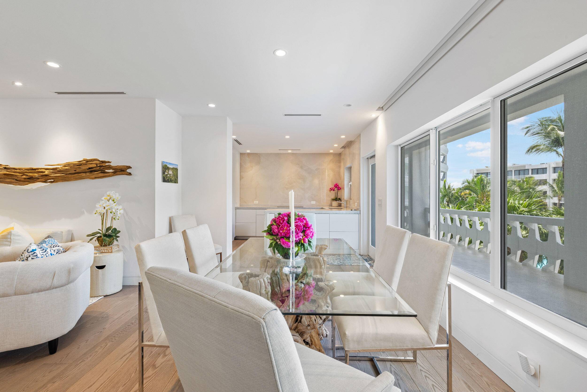 Palm Beach, FL 33480,300 S Ocean BLVD 3f