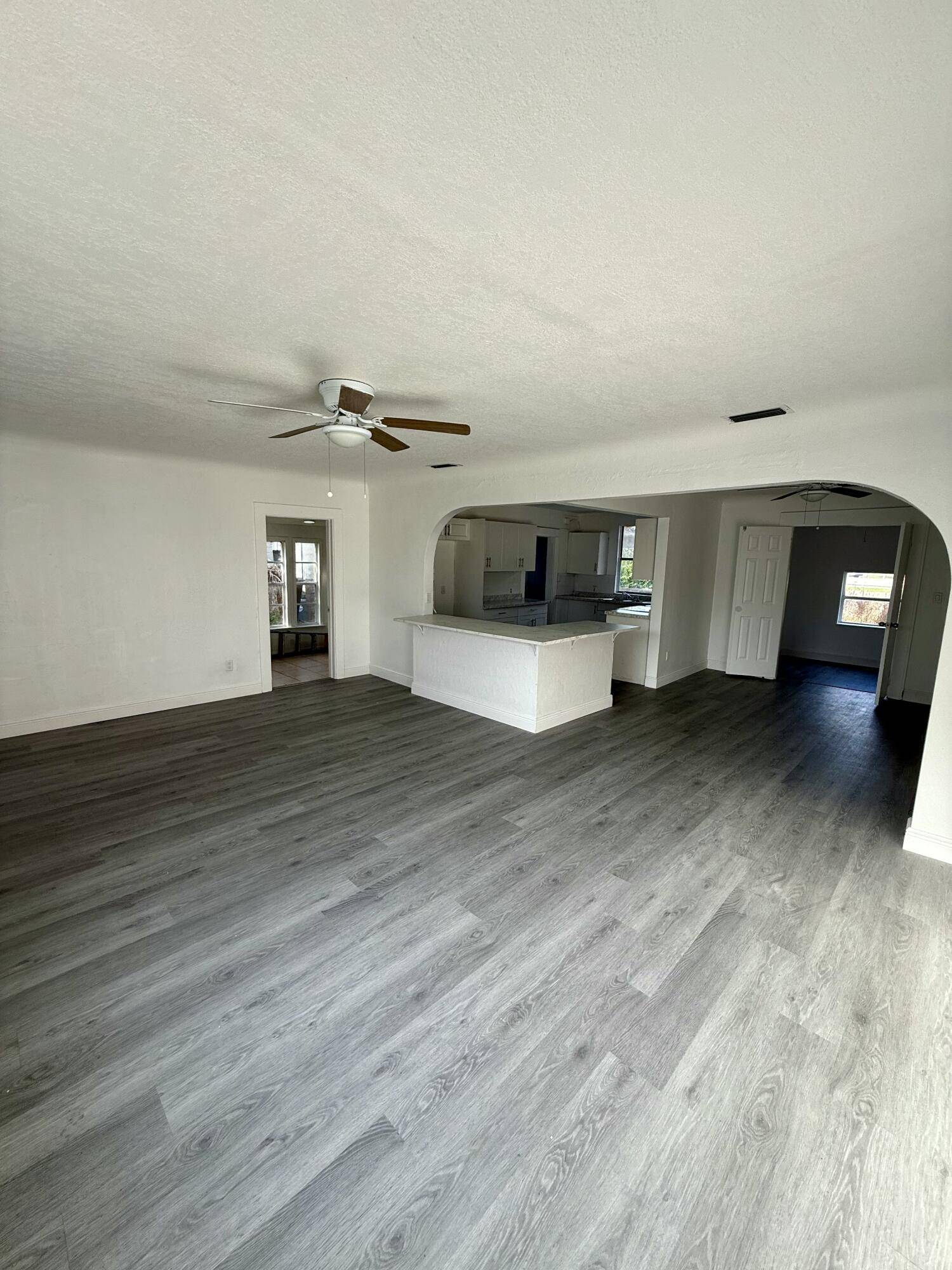 Belle Glade, FL 33430,554 SE 1st ST