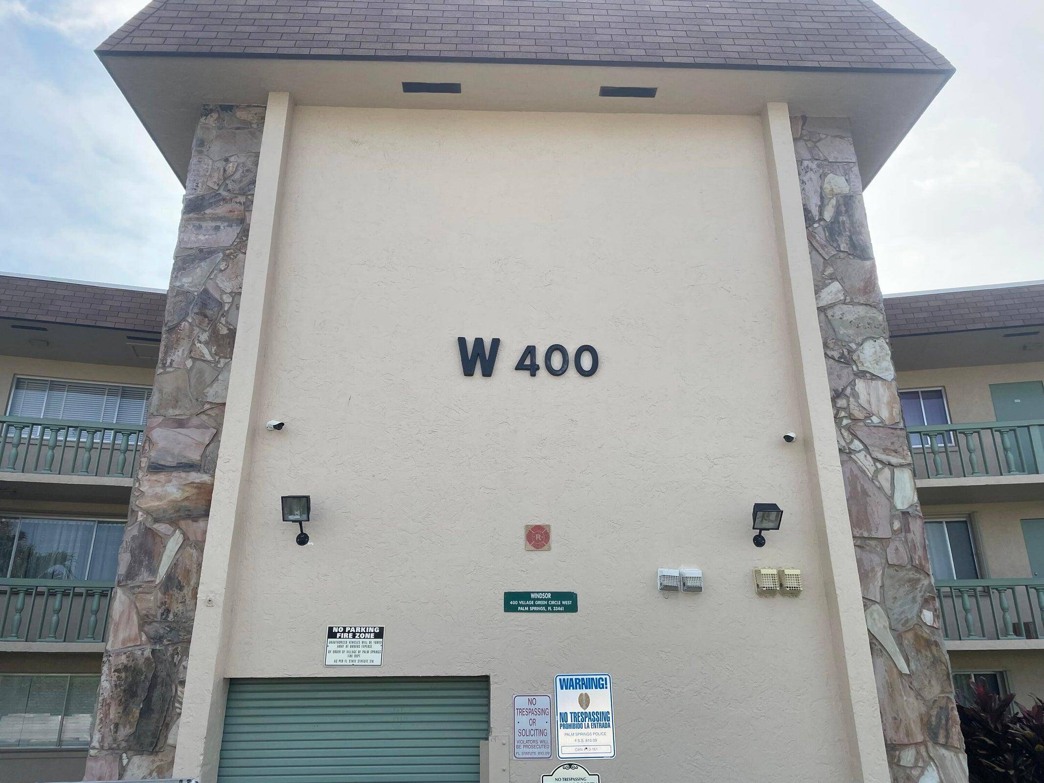 Palm Springs, FL 33461,400 W Village Green CIR 304