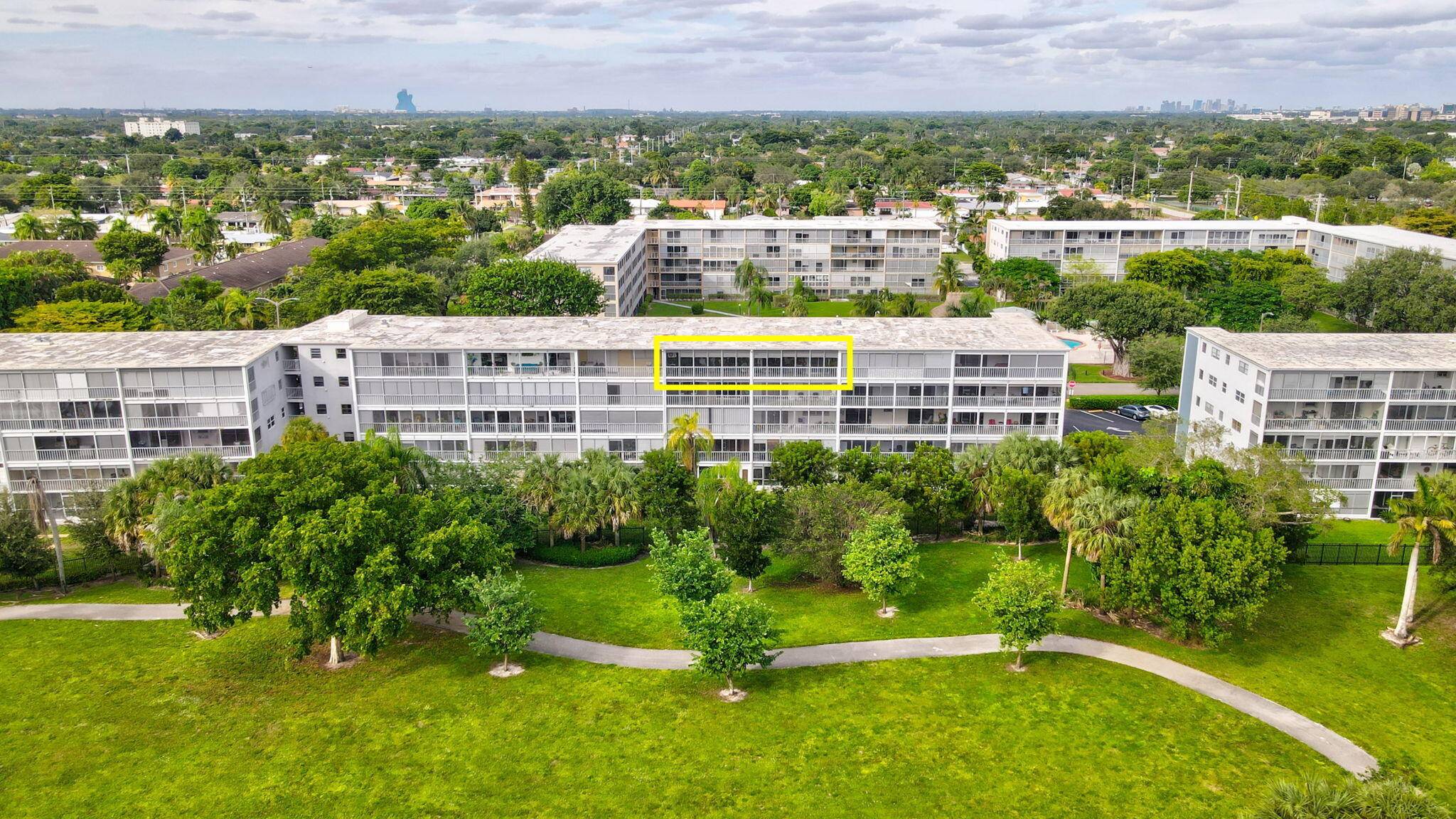 Hollywood, FL 33021,4800 Hillcrest LN 503