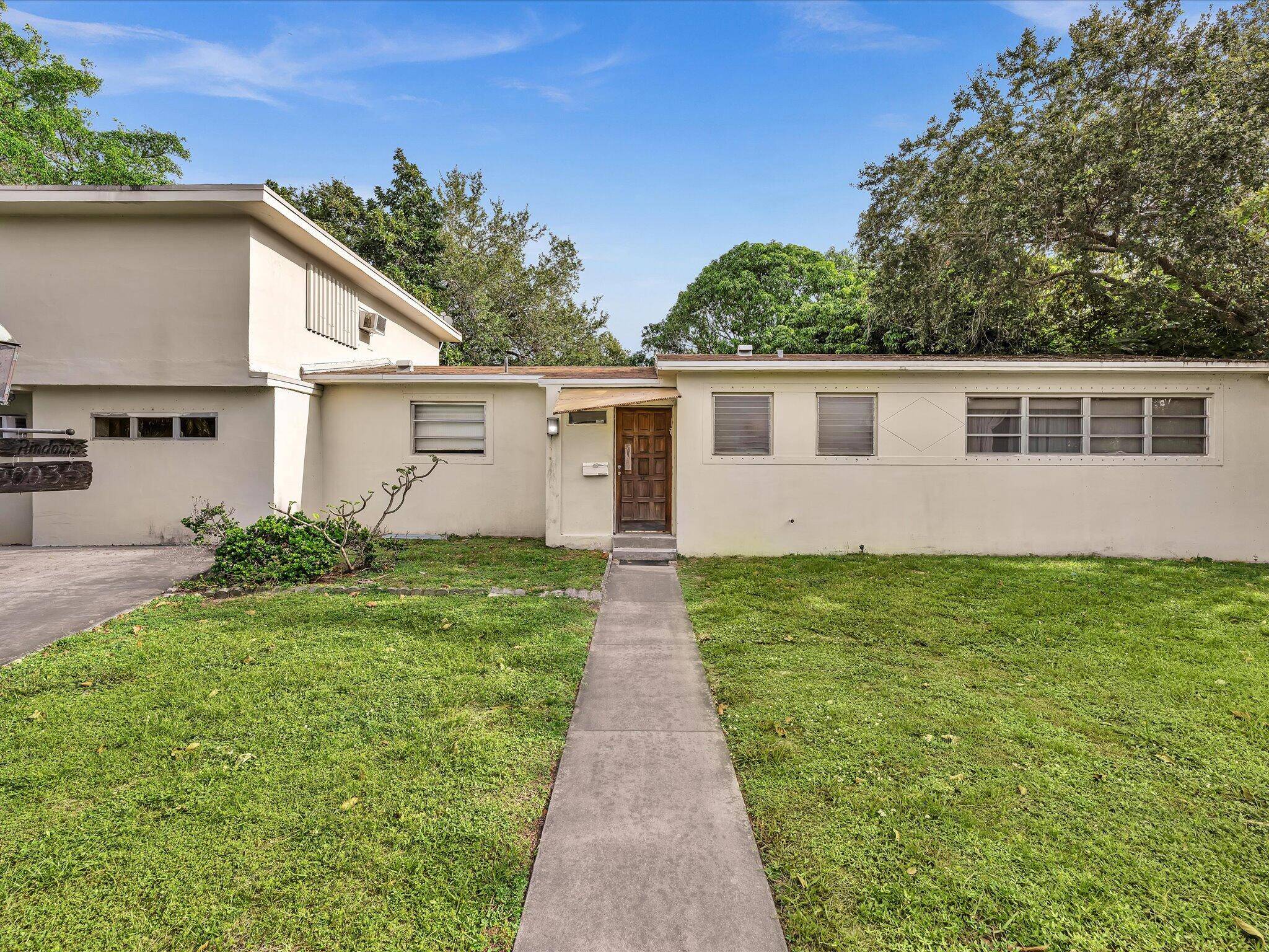 North Miami Beach, FL 33179,20035 NE 14th CT