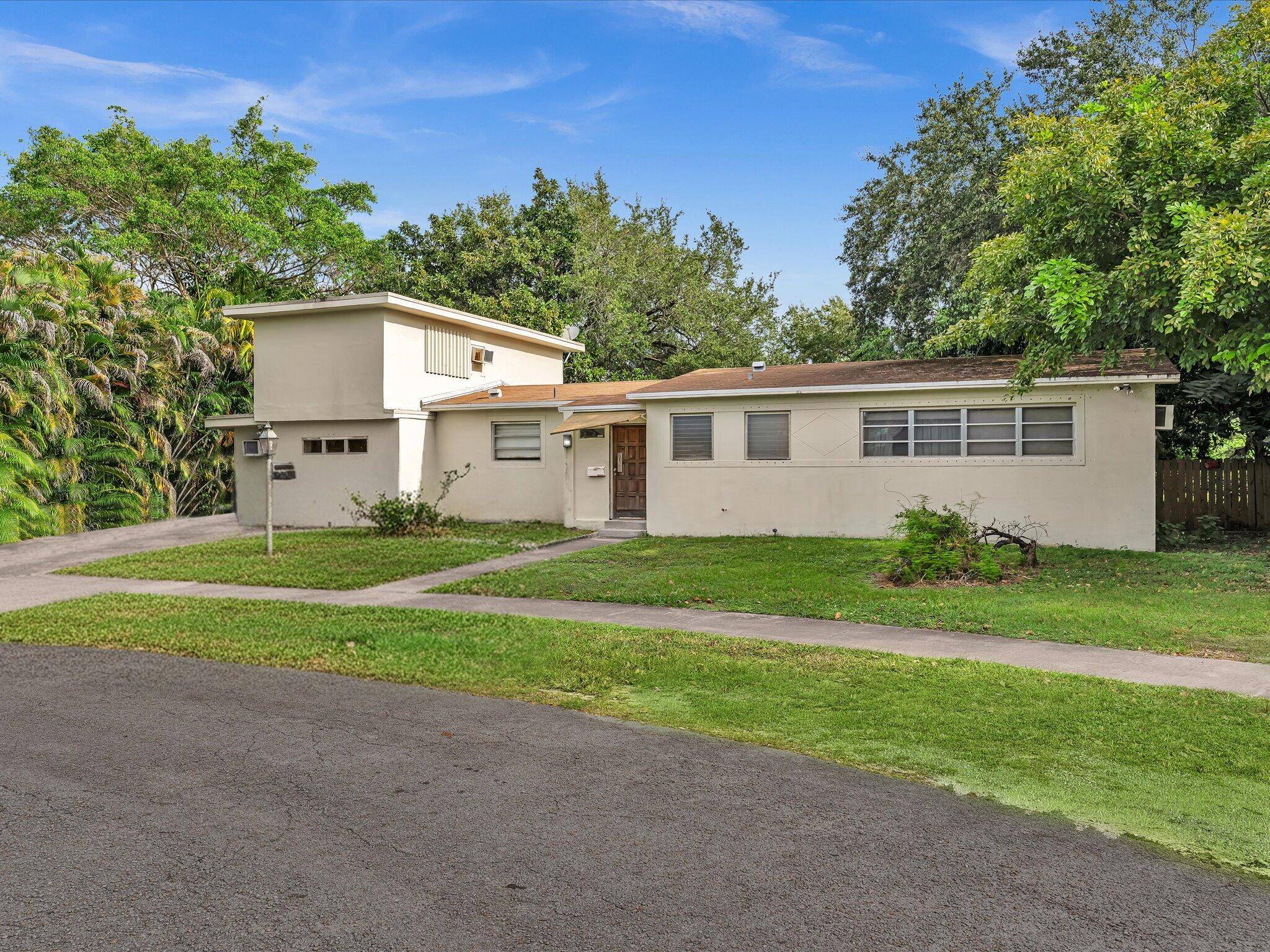 North Miami Beach, FL 33179,20035 NE 14th CT