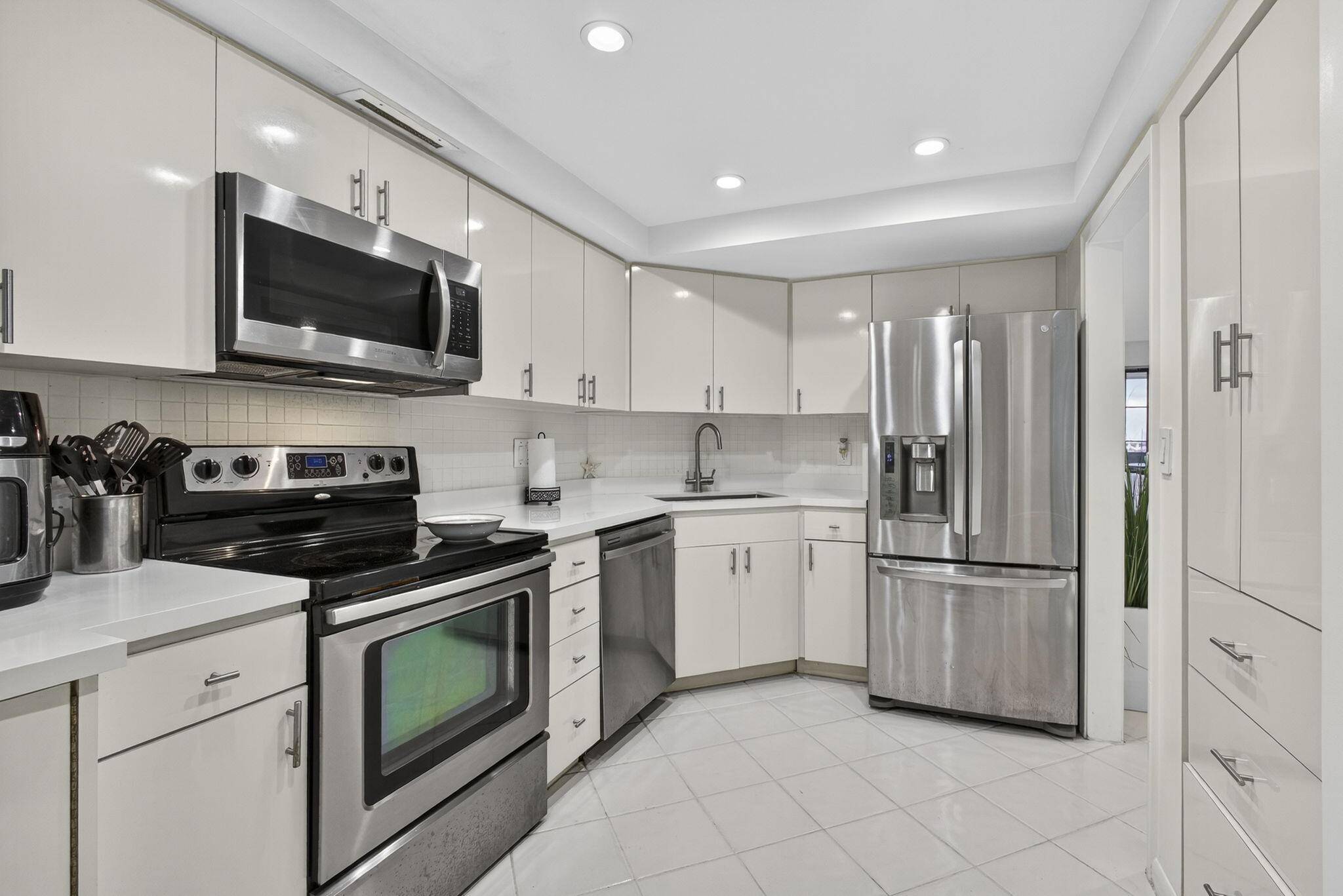 West Palm Beach, FL 33401,2000 Presidential WAY 704