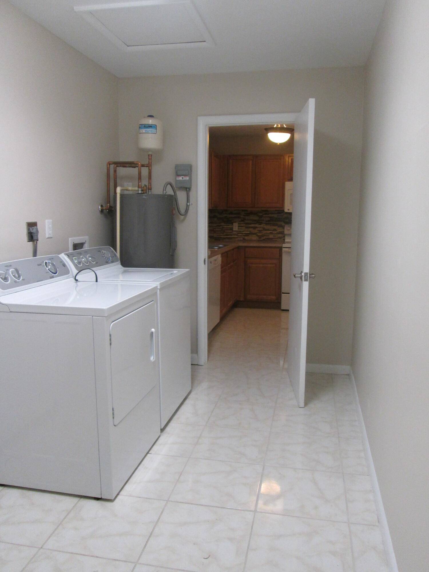 West Palm Beach, FL 33415,2457 Pinecrest CT