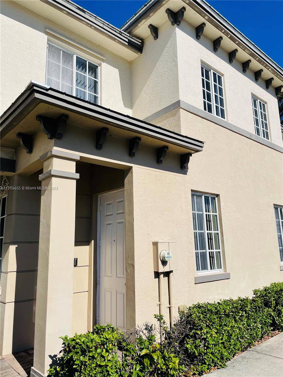 Riviera Beach, FL 33404,2004 Freeport LN