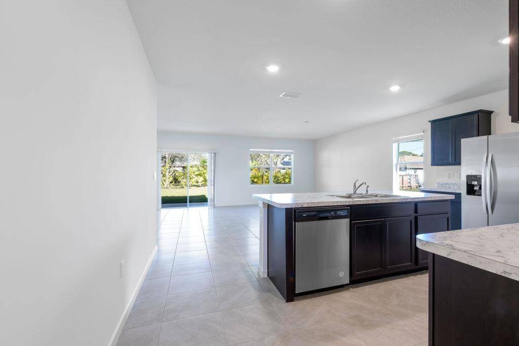 Port Saint Lucie, FL 34983,6243 NW Kukui CT