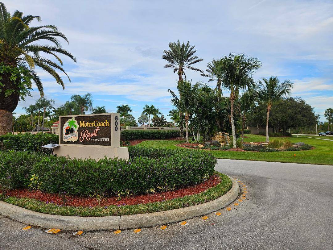 Port Saint Lucie, FL 34986,493 NW Boundary DR