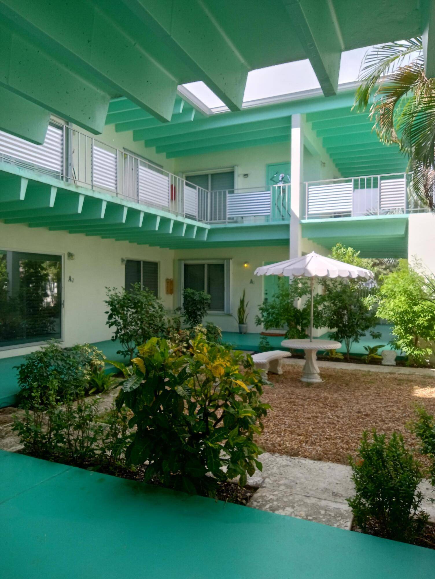 Lake Worth Beach, FL 33460,702 N Federal HWY B6