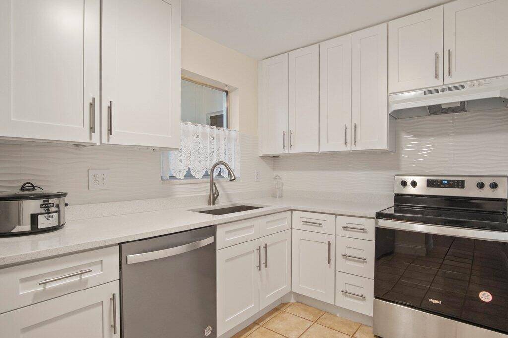 West Palm Beach, FL 33411,223 Lake Frances DR