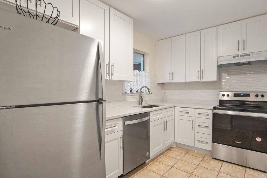 West Palm Beach, FL 33411,223 Lake Frances DR