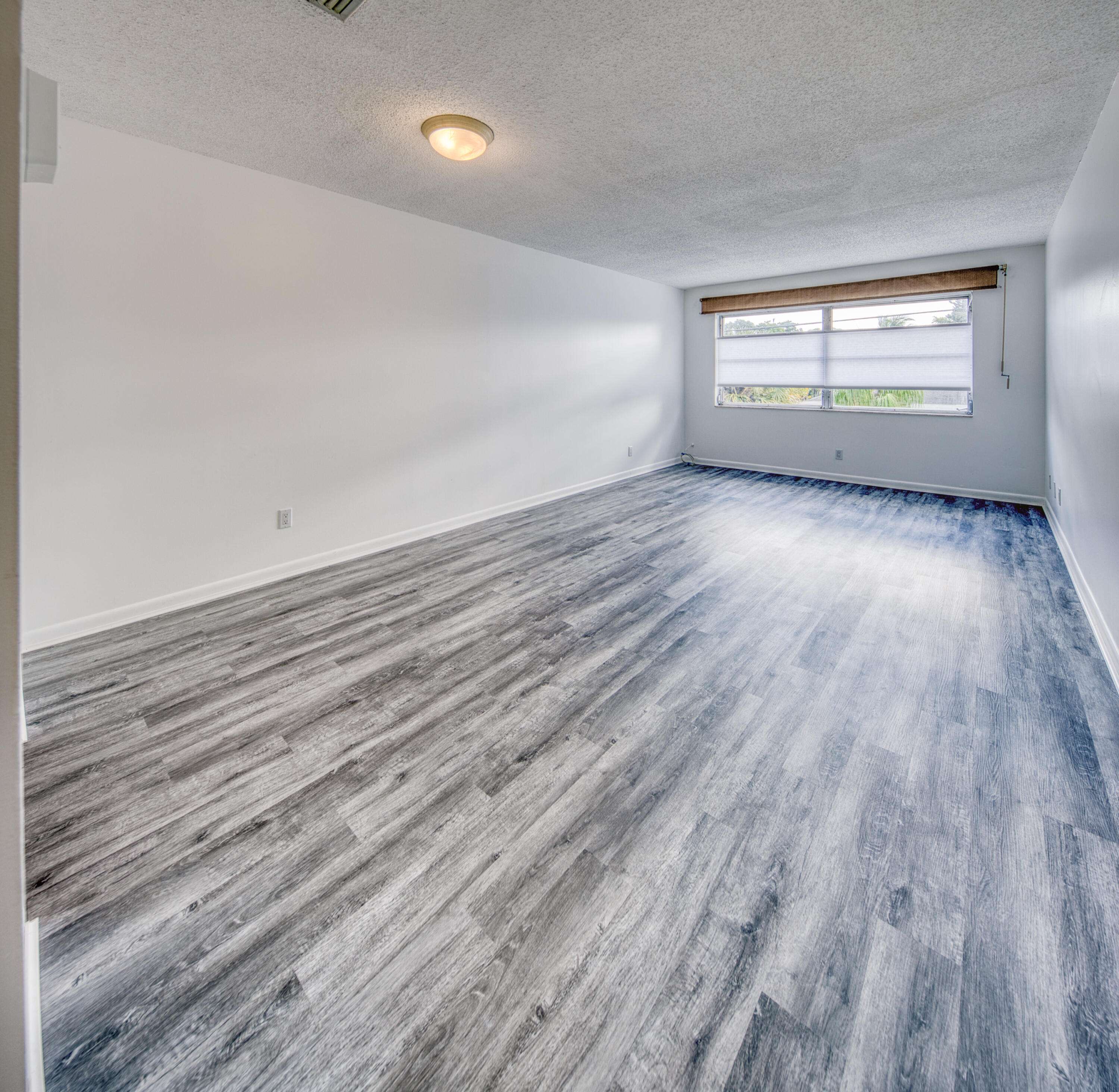 Lantana, FL 33462,420 W Palm ST 24