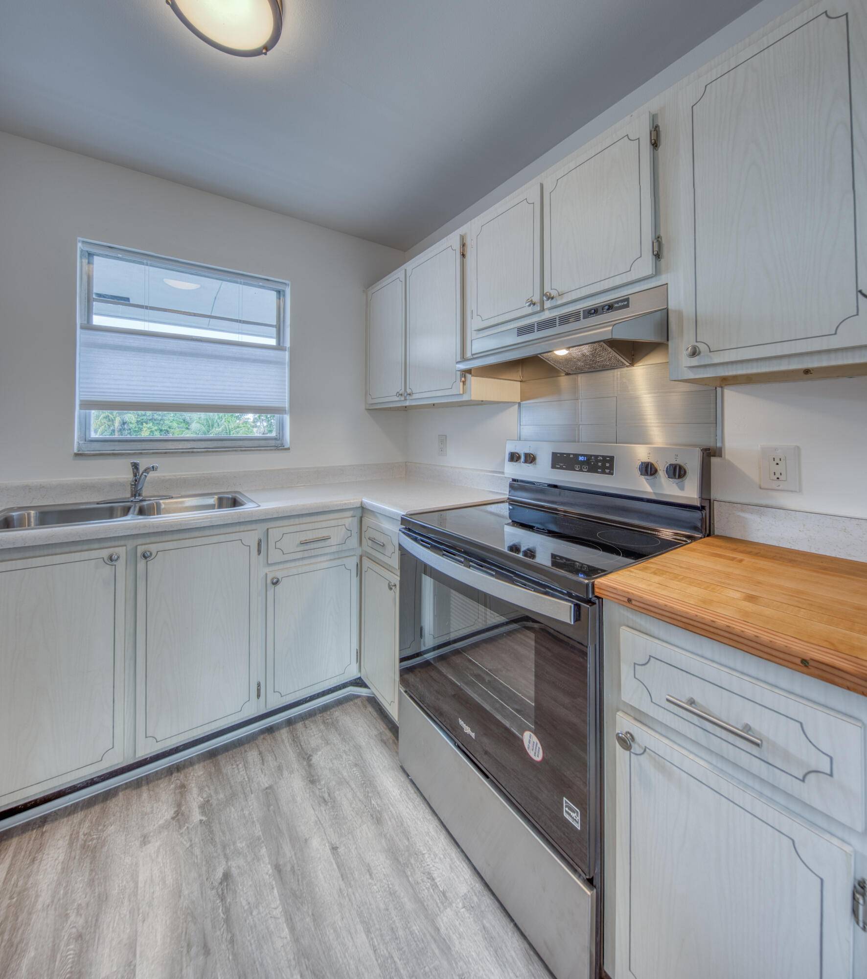 Lantana, FL 33462,420 W Palm ST 24