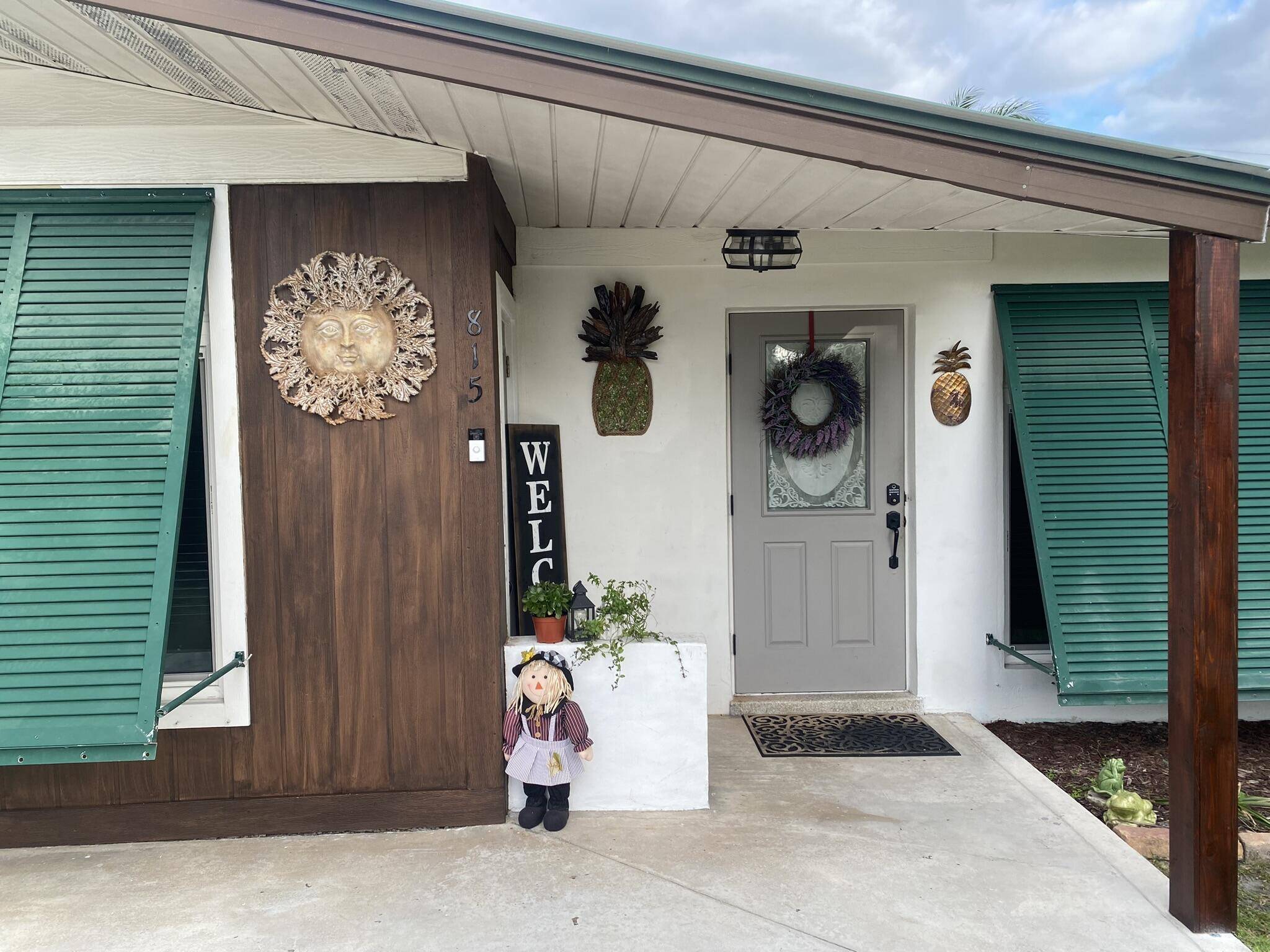 Stuart, FL 34996,815 SE Stafford DR