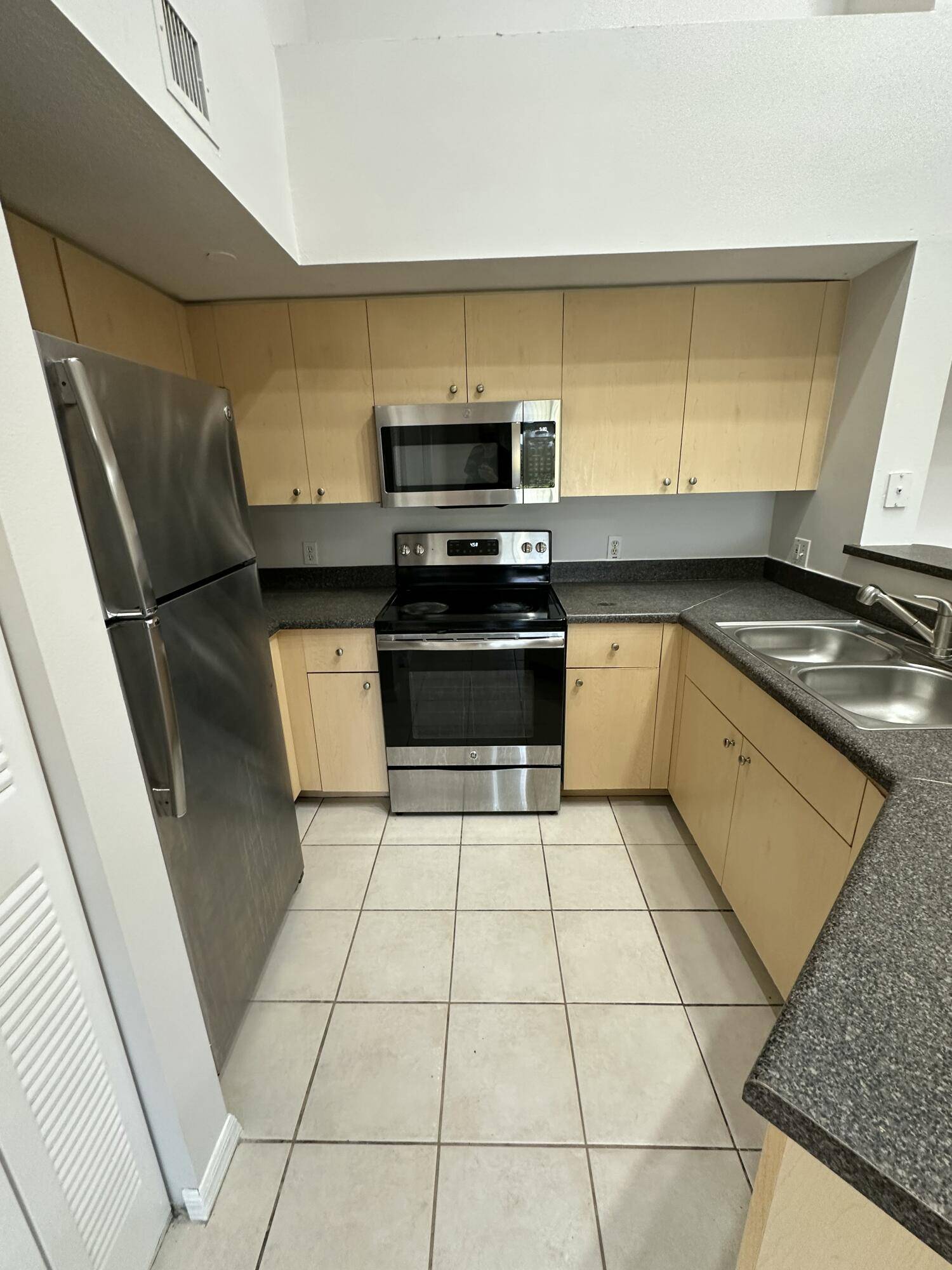 West Palm Beach, FL 33409,4211 San Marino BLVD 304