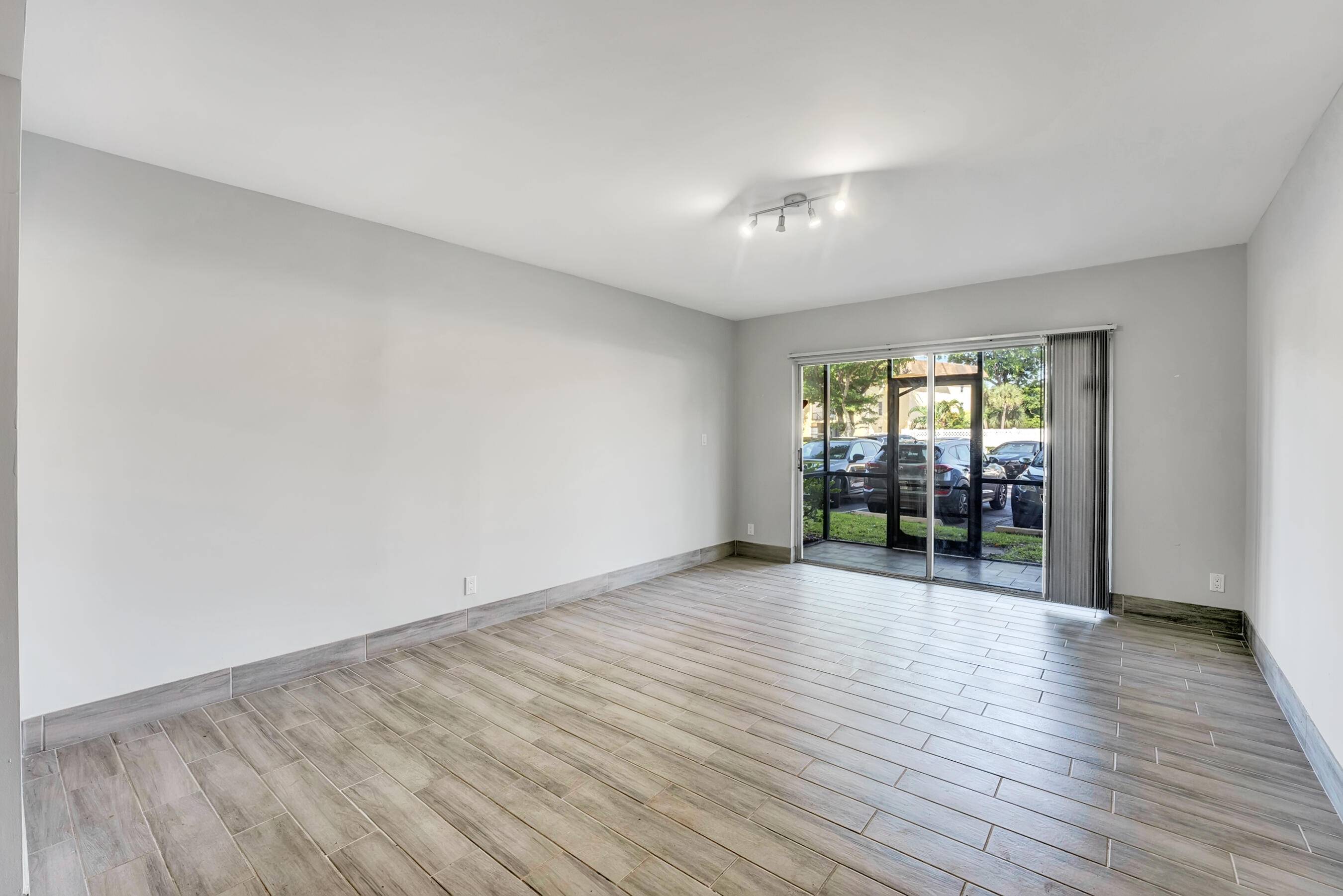 Boca Raton, FL 33431,480 NW 20th ST 1090