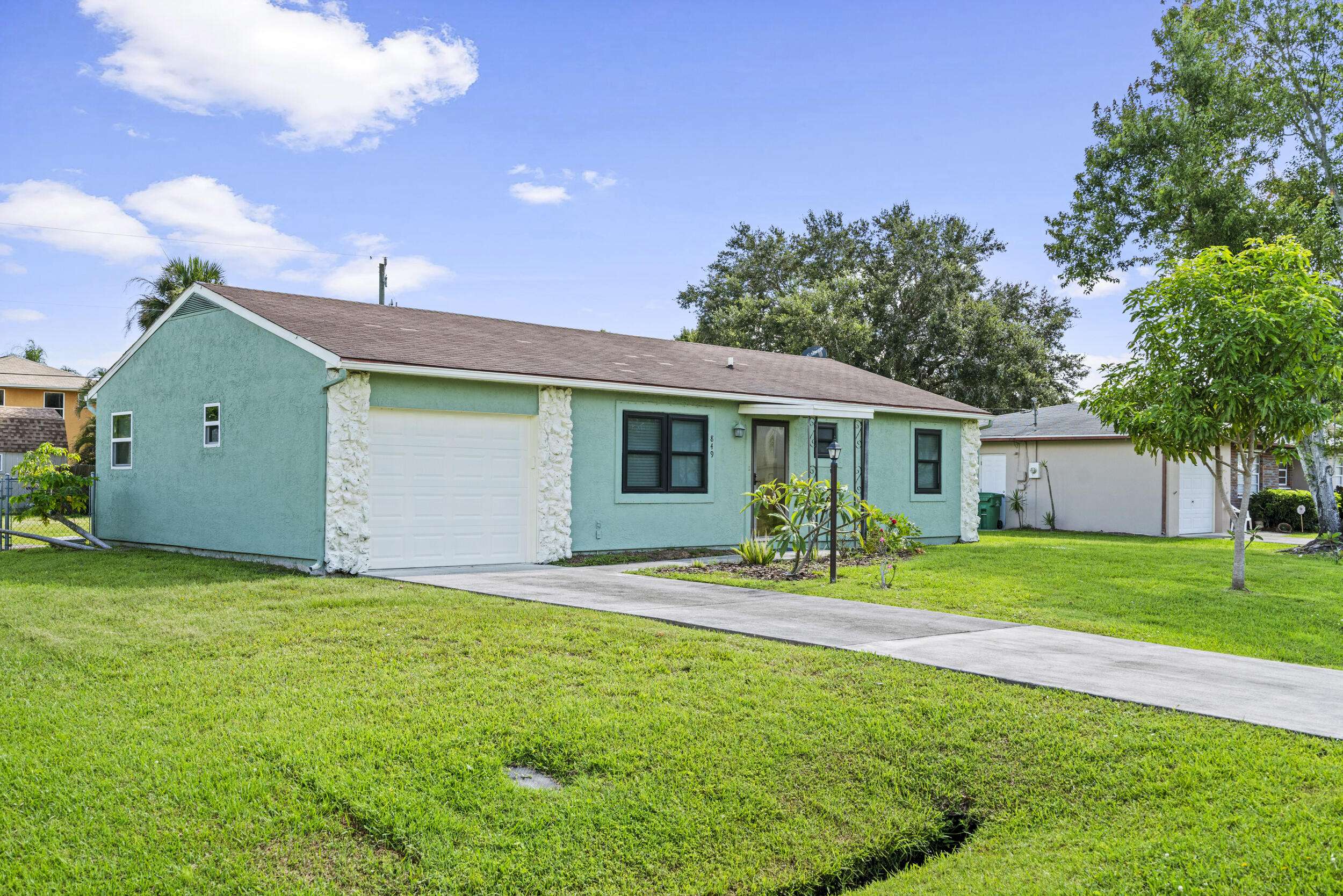 Port Saint Lucie, FL 34983,849 SE Celtic AVE