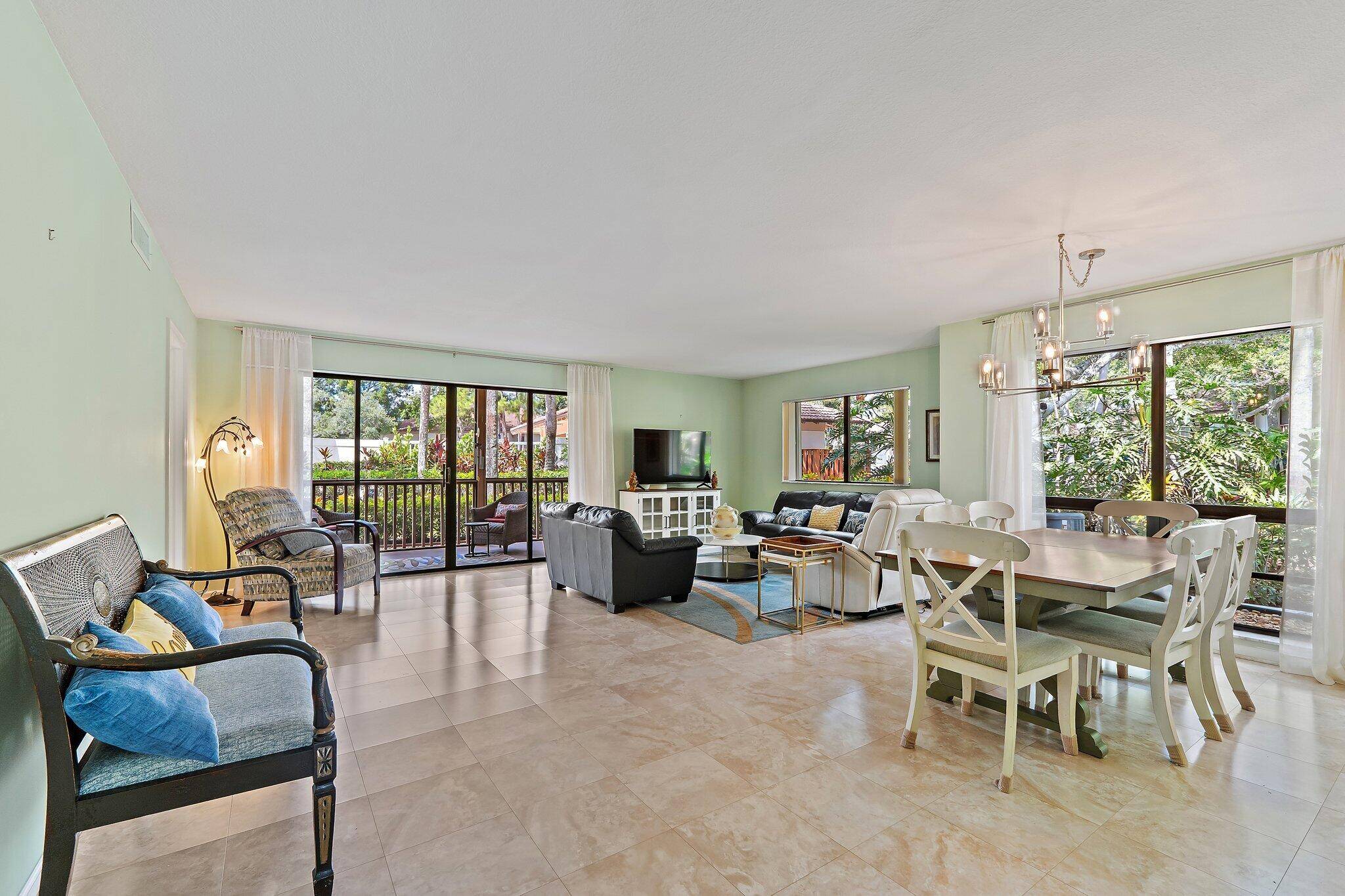 Palm Beach Gardens, FL 33418,413 S Brackenwood LN