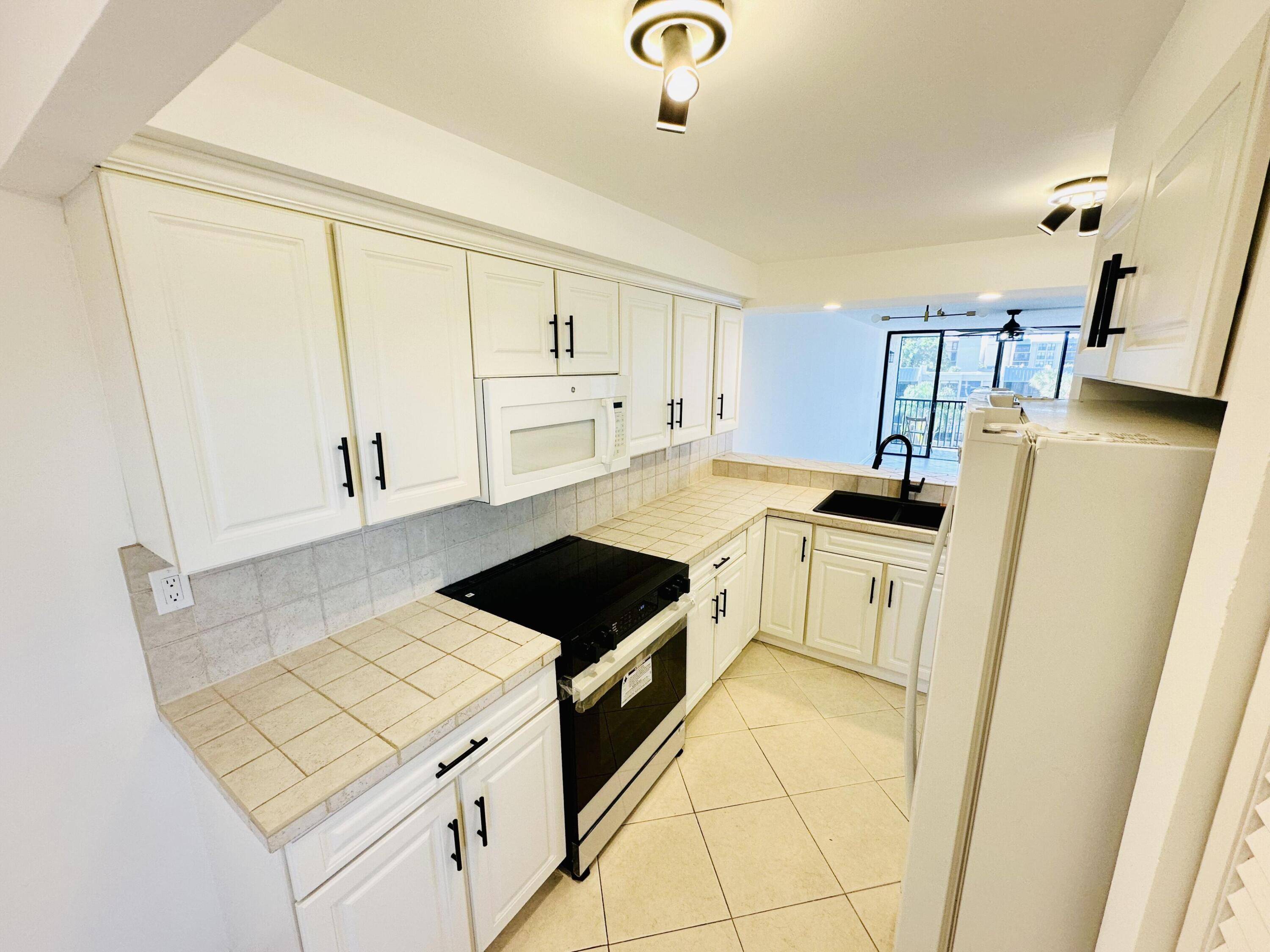 Boca Raton, FL 33432,9 Royal Palm WAY 4020