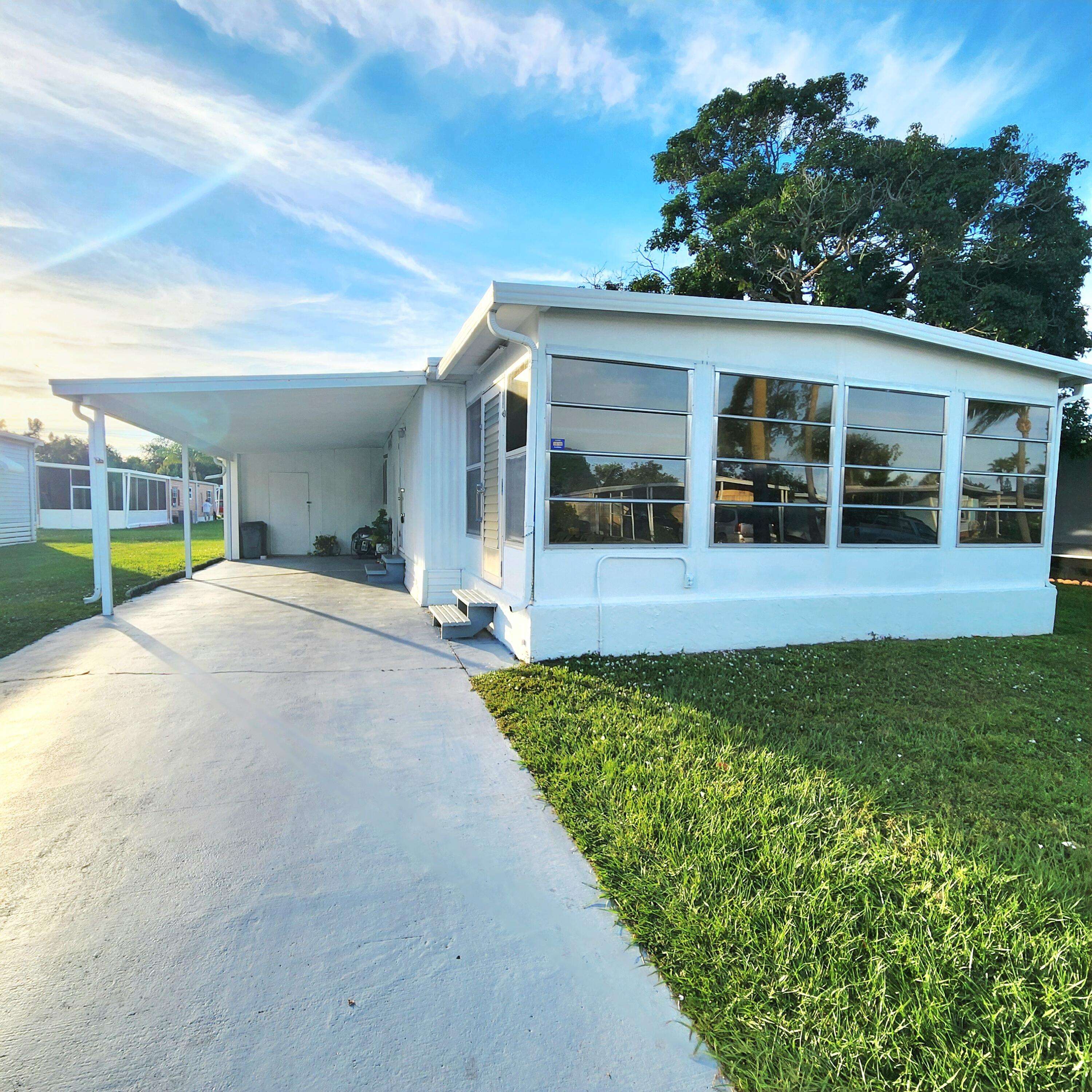 Port Saint Lucie, FL 34952,12 La Costa LN