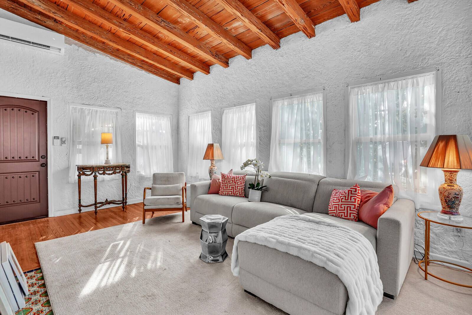 West Palm Beach, FL 33407,529 34th ST